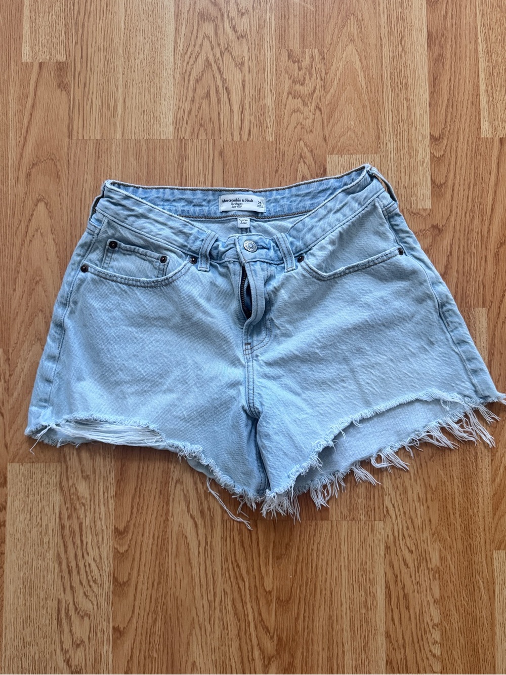 EUC Abercrombie & Fitch Women’s The Baggy Low Rise Denim Shorts- Light Wash